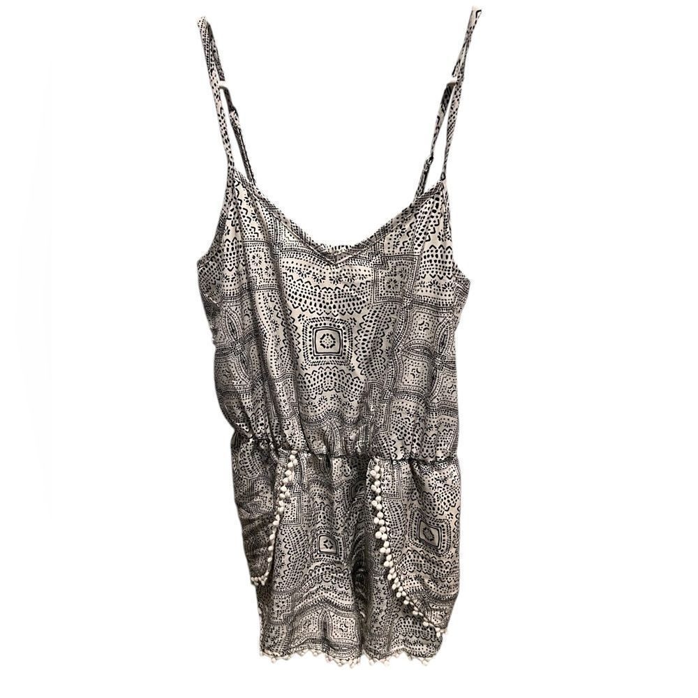 Xhilaration black &cream abstract print boho festival shorts romper size‎ medium